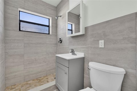 House in North Miami, Florida 1 bedroom № 2033977 - photo 9