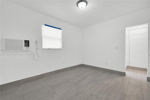 House in North Miami, Florida 1 bedroom № 2033977 - photo 6