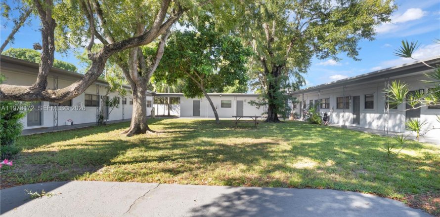 House in North Miami, Florida 1 bedroom № 2033977