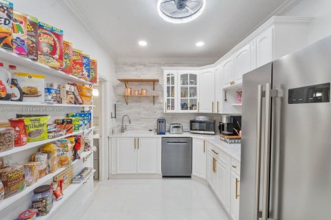 Terreno en venta en Pinecrest, Florida № 1858519 - foto 25
