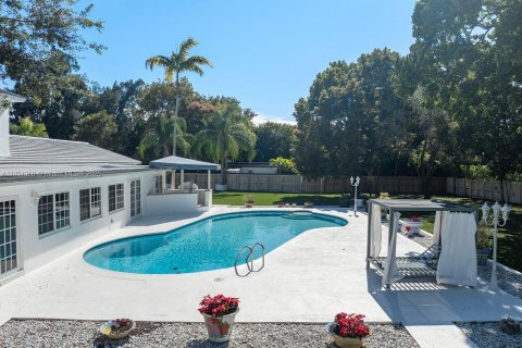 Terreno en venta en Pinecrest, Florida № 1858519 - foto 16