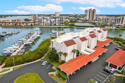 Condo in South Pasadena, Florida, 2 bedrooms № 2117975