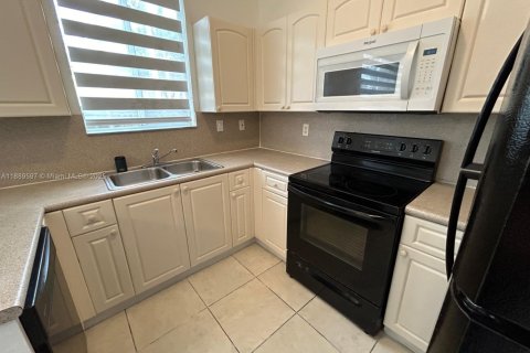 Casa en alquiler en Homestead, Florida, 4 dormitorios, 132.2 m2 № 1938906 - foto 9