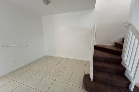 Villa ou maison à louer à Homestead, Floride: 4 chambres, 132.2 m2 № 1938906 - photo 5