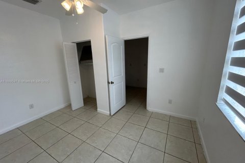 Villa ou maison à louer à Homestead, Floride: 4 chambres, 132.2 m2 № 1938906 - photo 2