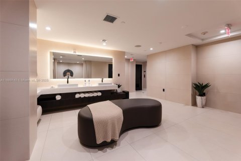 Купить кондоминиум в Санни-Айлс-Бич, Флорида 3 спальни, 183.85м2, № 1944892 - фото 25