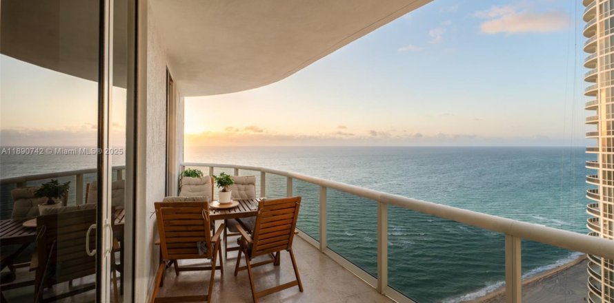 Кондоминиум с 3 спальнями в Санни-Айлс-Бич, Флорида № 1944892