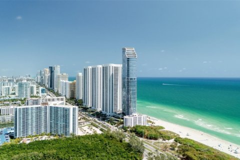 Купить кондоминиум в Санни-Айлс-Бич, Флорида 3 спальни, 183.85м2, № 1944892 - фото 12