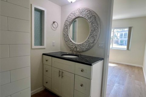 Condo in Holmes Beach, Florida, 2 bedrooms  № 1826504 - photo 16