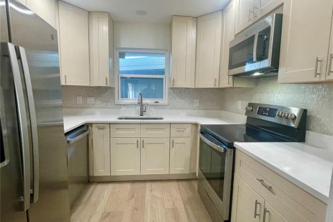 Condo in Holmes Beach, Florida, 2 bedrooms  № 1826504 - photo 10