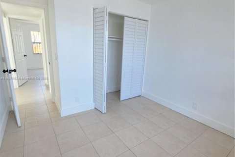 Villa ou maison à louer à West Palm Beach, Floride: 2 chambres, 264.96 m2 № 1738147 - photo 10