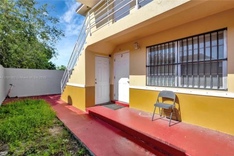 Villa ou maison à louer à West Palm Beach, Floride: 2 chambres, 264.96 m2 № 1738147 - photo 2