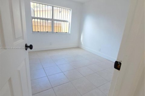 Villa ou maison à louer à West Palm Beach, Floride: 2 chambres, 264.96 m2 № 1738147 - photo 9