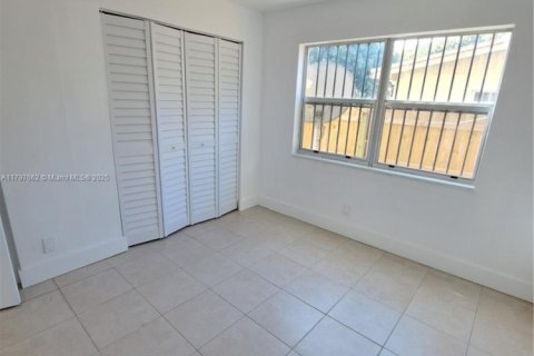 Villa ou maison à louer à West Palm Beach, Floride: 2 chambres, 264.96 m2 № 1738147 - photo 8