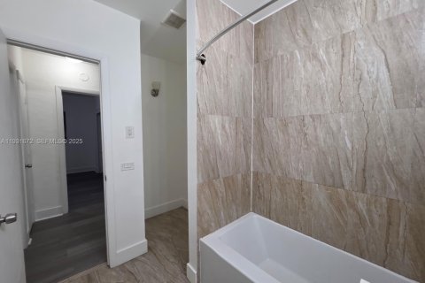 Apartamento en alquiler en Miami, Florida, 2 dormitorios, 62.71 m2 № 1990340 - foto 5