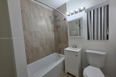 Apartamento en alquiler en Miami, Florida, 2 dormitorios, 62.71 m2 № 1990340 - foto 17