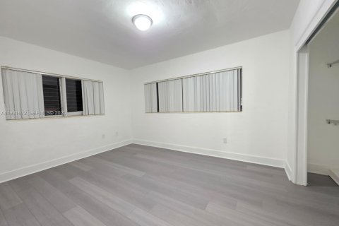 Apartamento en alquiler en Miami, Florida, 2 dormitorios, 62.71 m2 № 1990340 - foto 8