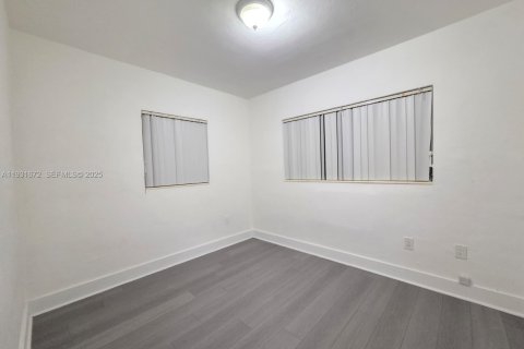 Apartamento en alquiler en Miami, Florida, 2 dormitorios, 62.71 m2 № 1990340 - foto 4