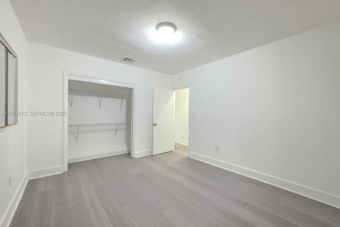 Apartamento en alquiler en Miami, Florida, 2 dormitorios, 62.71 m2 № 1990340 - foto 7