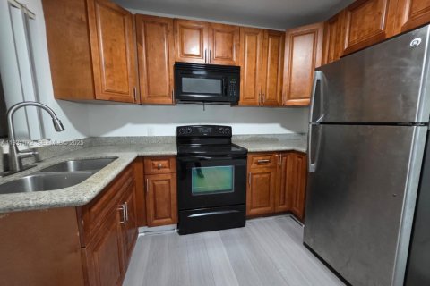 Apartamento en alquiler en Miami, Florida, 2 dormitorios, 62.71 m2 № 1990340 - foto 6