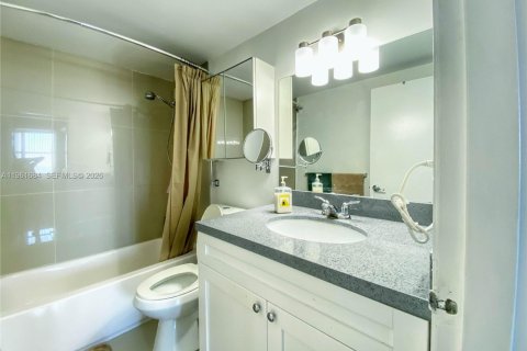 Copropriété à louer à Miami Beach, Floride: 1 chambre, 86.4 m2 № 2024504 - photo 4