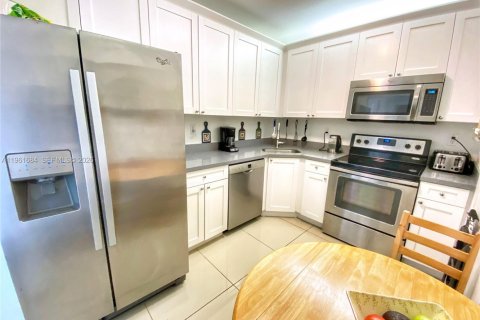 Copropriété à louer à Miami Beach, Floride: 1 chambre, 86.4 m2 № 2024504 - photo 5