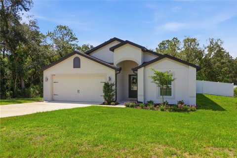House in Weeki Wachee, Florida 4 bedrooms, 172.15 sq.m. № 2120812 - photo 3