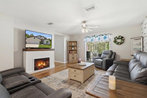 House in Weeki Wachee, Florida 4 bedrooms, 172.15 sq.m. № 2120812 - photo 12