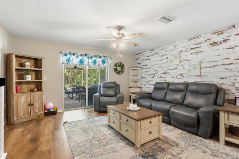 House in Weeki Wachee, Florida 4 bedrooms, 172.15 sq.m. № 2120812 - photo 13