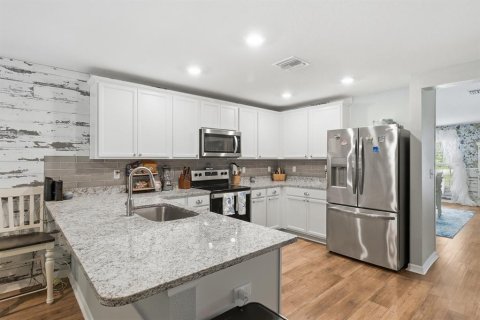 House in Weeki Wachee, Florida 4 bedrooms, 172.15 sq.m. № 2120812 - photo 10
