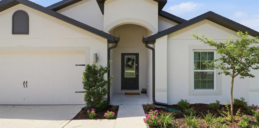 House in Weeki Wachee, Florida 4 bedrooms, 172.15 sq.m. № 2120812