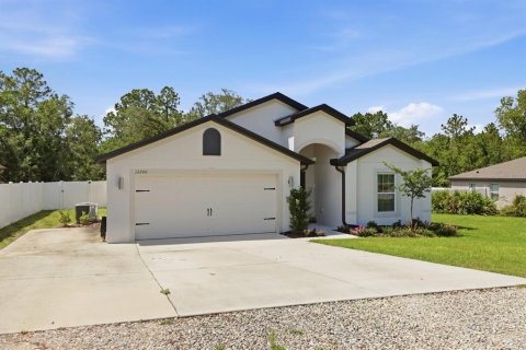 House in Weeki Wachee, Florida 4 bedrooms, 172.15 sq.m. № 2120812 - photo 2