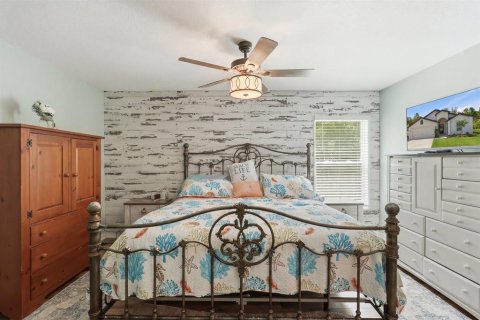 House in Weeki Wachee, Florida 4 bedrooms, 172.15 sq.m. № 2120812 - photo 14