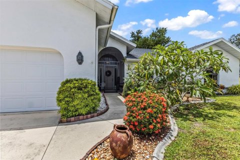 Villa ou maison à vendre à Punta Gorda, Floride: 3 chambres, 200.85 m2 № 2297153 - photo 2