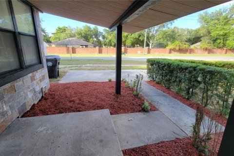 House in Apopka, Florida 3 bedrooms, 79.15 sq.m. № 2091405 - photo 5