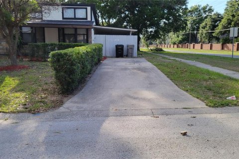House in Apopka, Florida 3 bedrooms, 79.15 sq.m. № 2091405 - photo 2