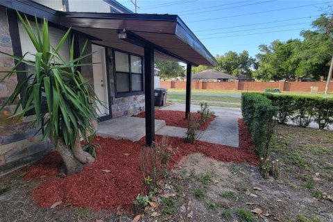 House in Apopka, Florida 3 bedrooms, 79.15 sq.m. № 2091405 - photo 6