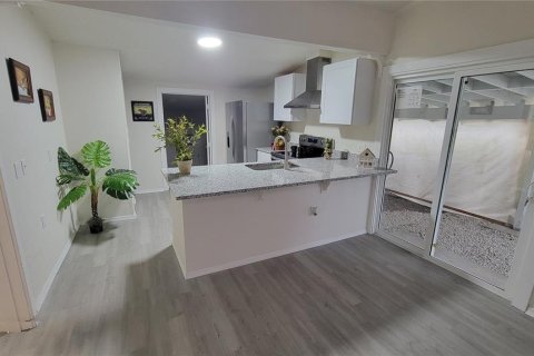 House in Apopka, Florida 3 bedrooms, 79.15 sq.m. № 2091405 - photo 8