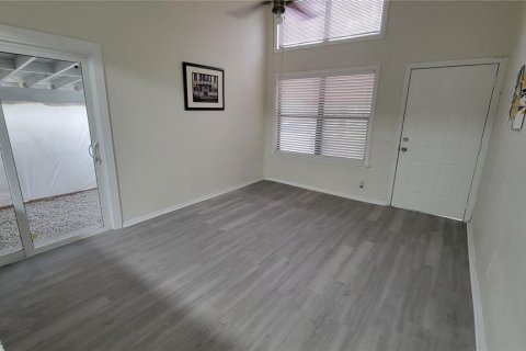 House in Apopka, Florida 3 bedrooms, 79.15 sq.m. № 2091405 - photo 11