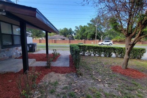 House in Apopka, Florida 3 bedrooms, 79.15 sq.m. № 2091405 - photo 7