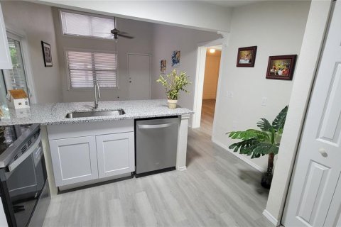 House in Apopka, Florida 3 bedrooms, 79.15 sq.m. № 2091405 - photo 10