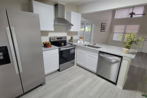 House in Apopka, Florida 3 bedrooms, 79.15 sq.m. № 2091405 - photo 9