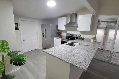 House in Apopka, Florida 3 bedrooms, 79.15 sq.m. № 2091405 - photo 12