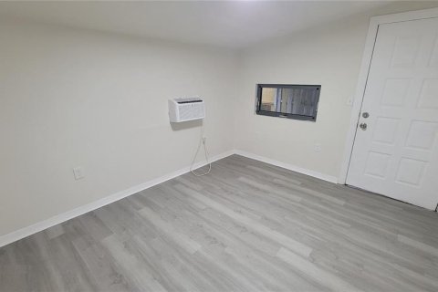 House in Apopka, Florida 3 bedrooms, 79.15 sq.m. № 2091405 - photo 23