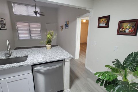 House in Apopka, Florida 3 bedrooms, 79.15 sq.m. № 2091405 - photo 13