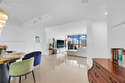 Condo in Aventura, Florida, 2 bedrooms  № 1756543 - photo 13