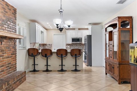 House in Tampa, Florida 4 bedrooms, 143.91 sq.m. № 1778111 - photo 6