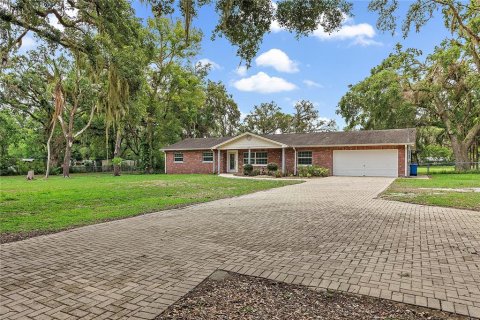 House in Tampa, Florida 4 bedrooms, 143.91 sq.m. № 1778111 - photo 2