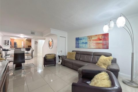 Townhouse in Miami, Florida 3 bedrooms, 121.7 sq.m. № 2054594 - photo 13