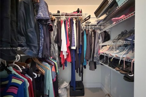 Townhouse in Miami, Florida 3 bedrooms, 121.7 sq.m. № 2054594 - photo 28